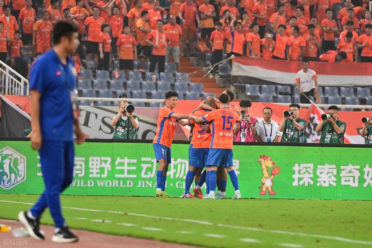 泰山队进球盛宴与防守警报：韩鹏343战术的双面刃，未来仍需外教