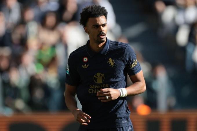 罗马诺：黄潜与韦加谈妥个人条款，向蓝军报价2400万欧+浮动